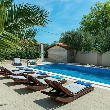 Villa In With Swimming Pool *