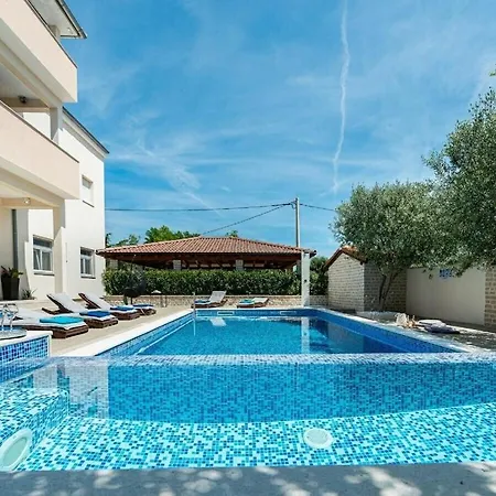 In With Swimming Pool
