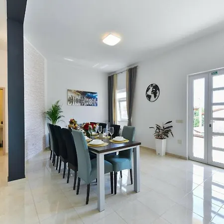 Villa In With Swimming Pool Stankovci (Zadar)