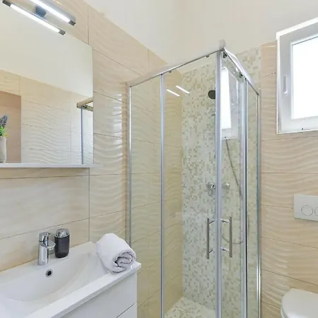 In With Swimming Pool Villa *