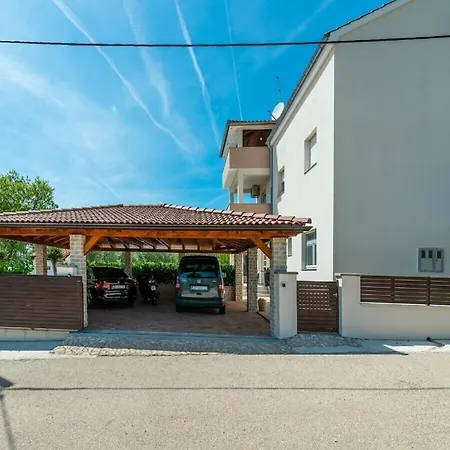 Vila In With Swimming Pool *