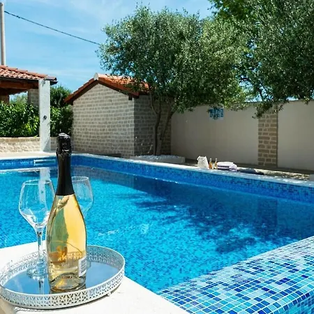 In With Swimming Pool Vila